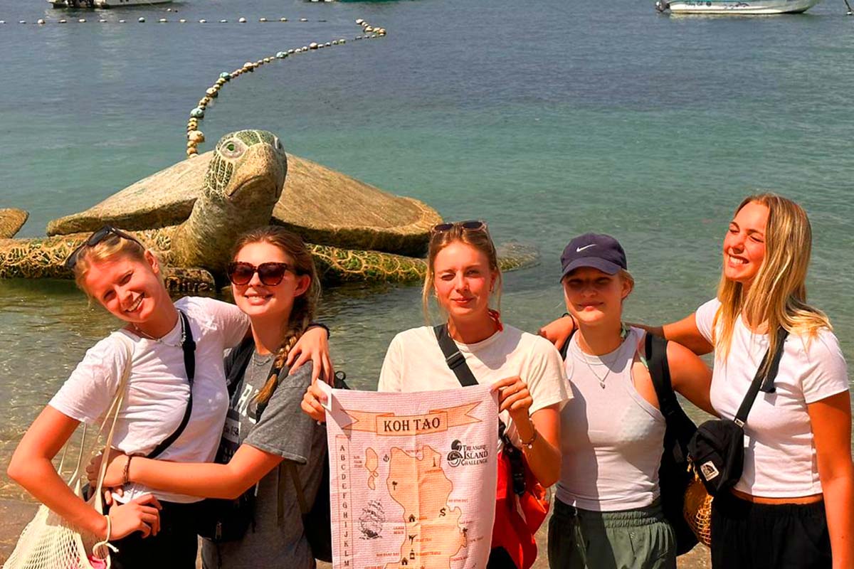 giant turtle beach koh tao young girls fun treasure hunt